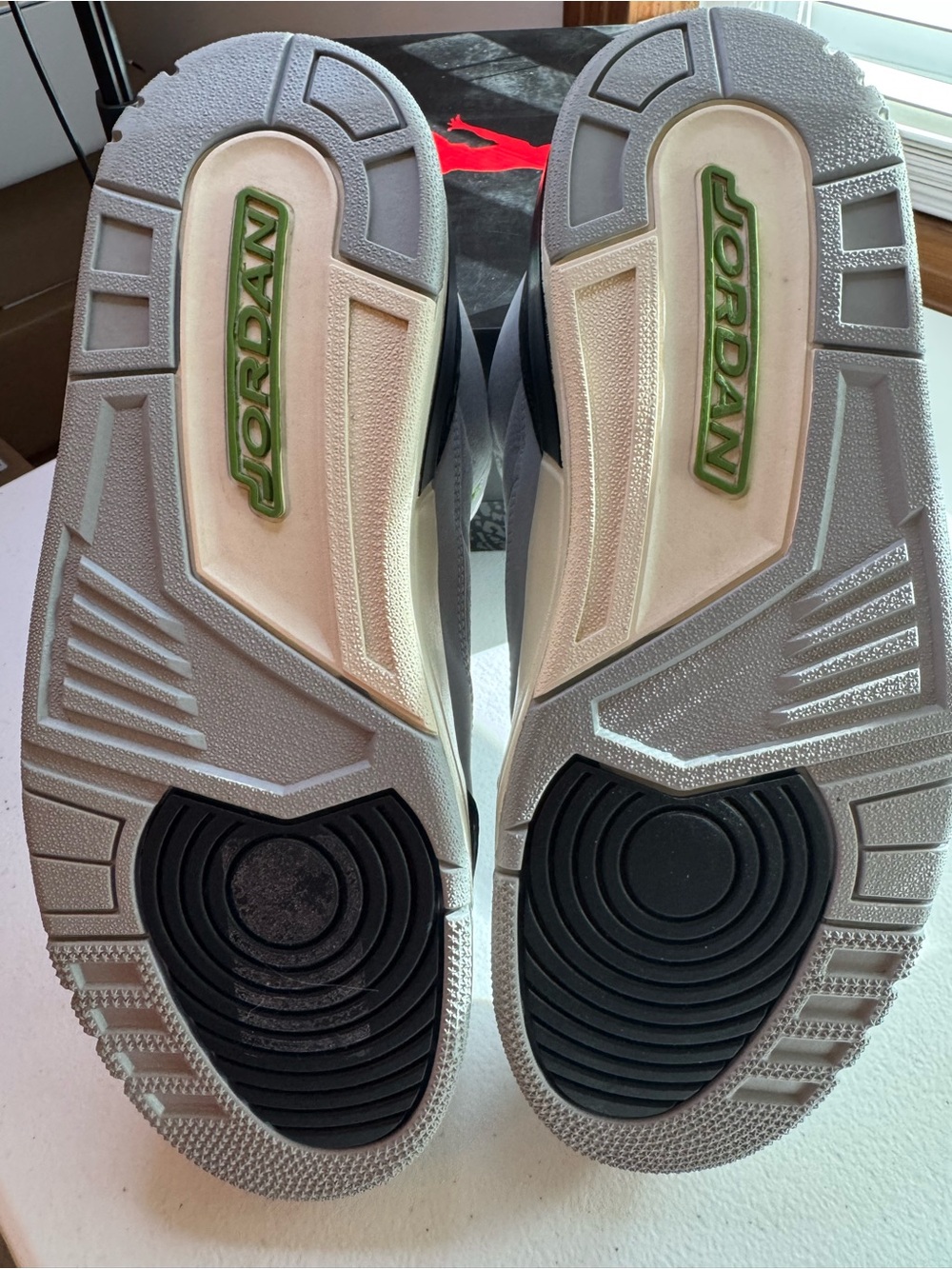 Jordan 3 Retro Chlorophyll - Picture 5 of 8